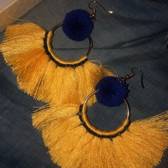 💖SUNBURST CHARLIE YELLA TASSLE WOMAN’S EARRINGS - Picture 2 of 7